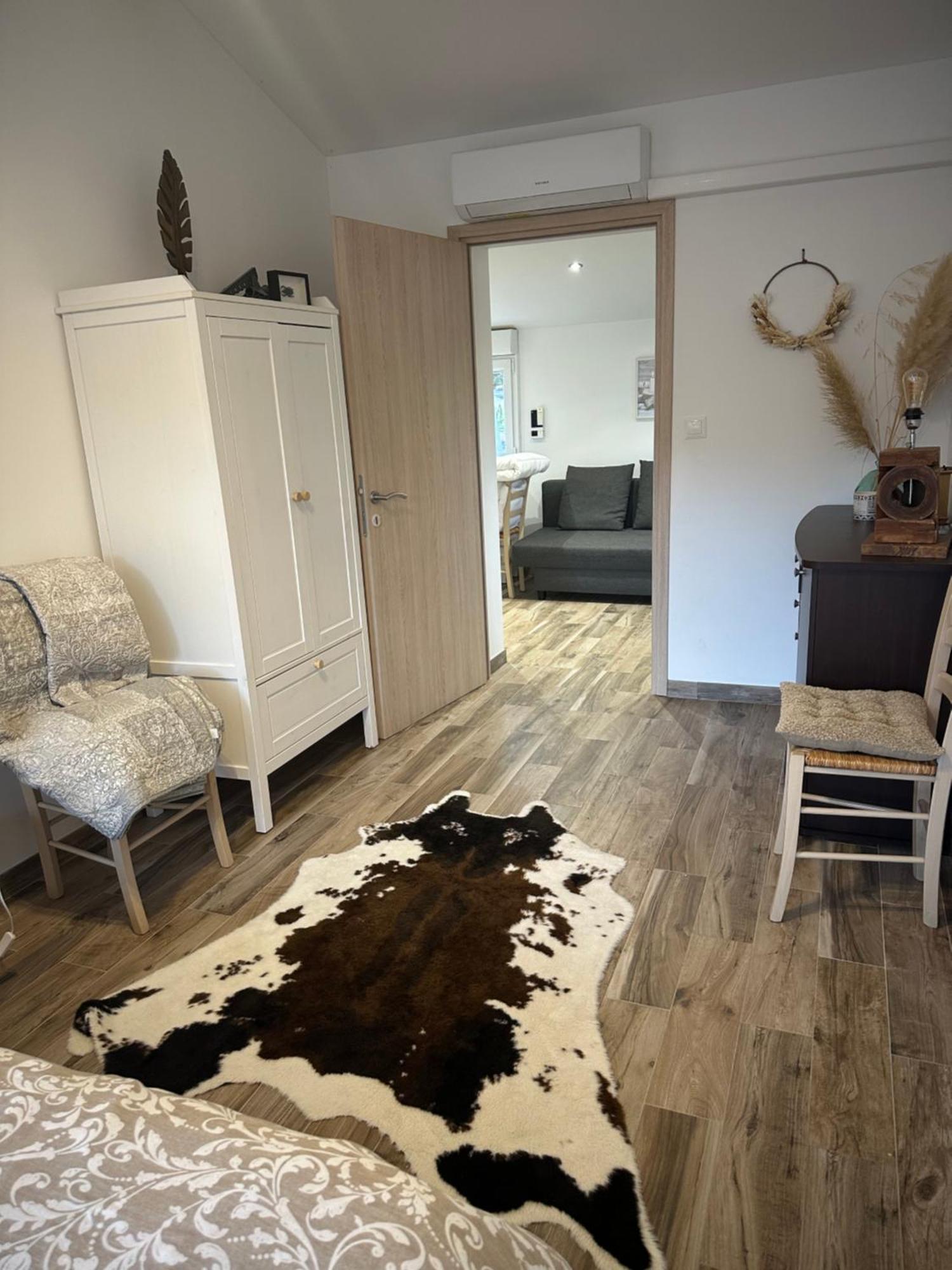 La Maisonnette De Chantecoucou Le Cannet-des-Maures Exteriör bild