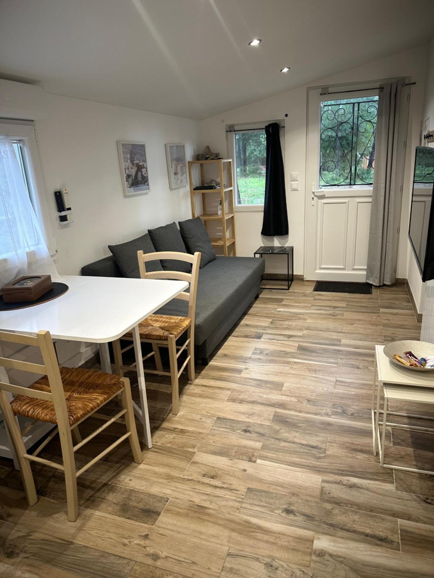 La Maisonnette De Chantecoucou Le Cannet-des-Maures Exteriör bild